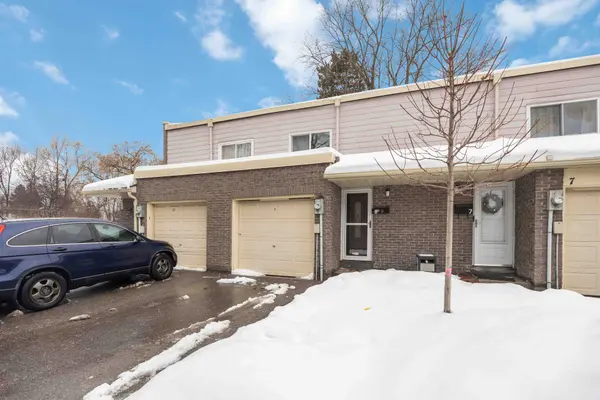 Toronto C15, ON M2J 4J7,9 Pepper Vineway N/A