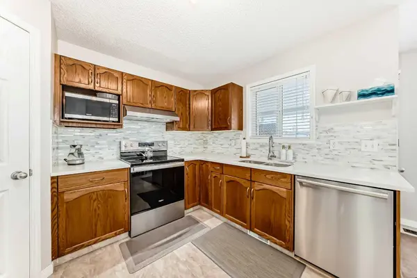 Calgary, AB T3P1E2,206 Evansmeade Close NW