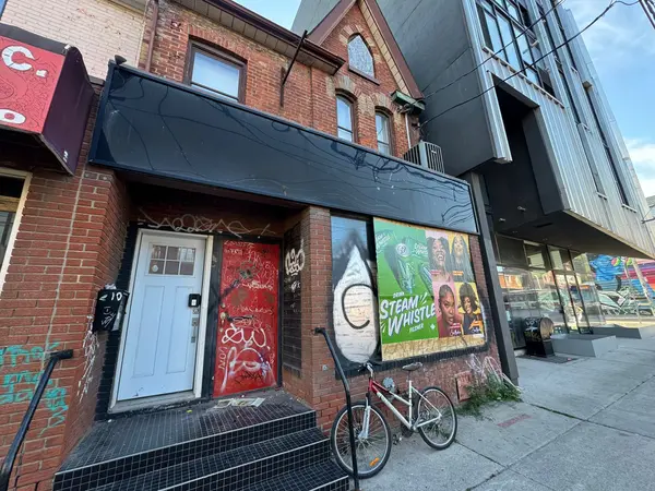 200 Bathurst ST #Main Floor, Toronto C01, ON M5T 2R8