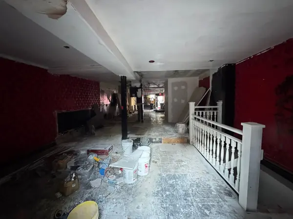 Toronto C01, ON M5T 2R8,200 Bathurst ST #Main Floor