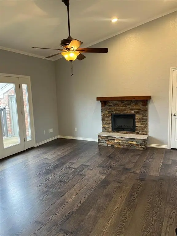 Arlington, TX 76006,411 Pebble Way #247