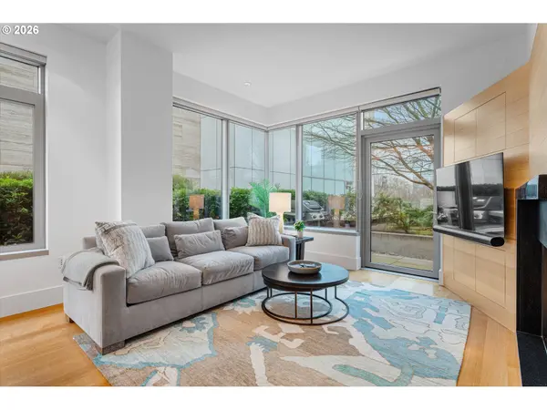 Portland, OR 97209,1001 NW LOVEJOY ST #208