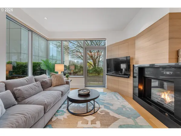 Portland, OR 97209,1001 NW LOVEJOY ST #208