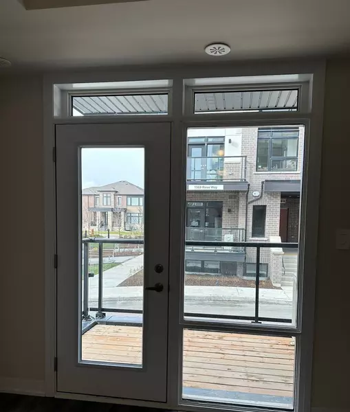 1593 Rose WAY #118, Milton, ON L9E 0J2