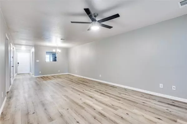 Anna, TX 75409,914-916 S Interurban Street