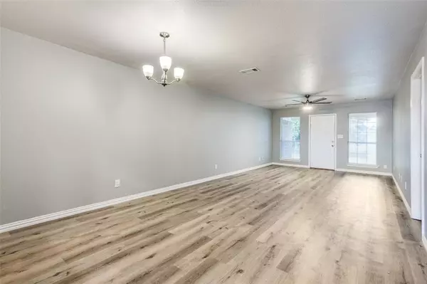 Anna, TX 75409,914-916 S Interurban Street