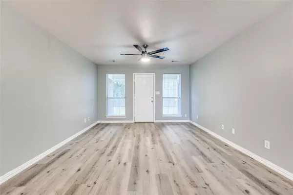 Anna, TX 75409,914-916 S Interurban Street