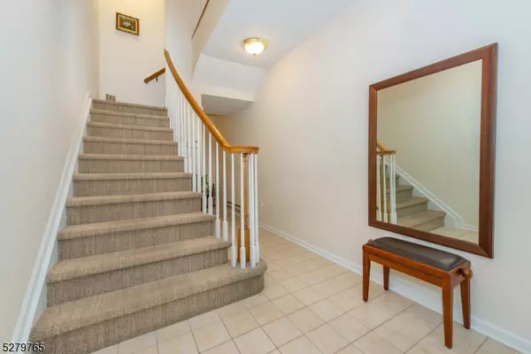 Livingston Twp., NJ 07039,818 Kensington Ln