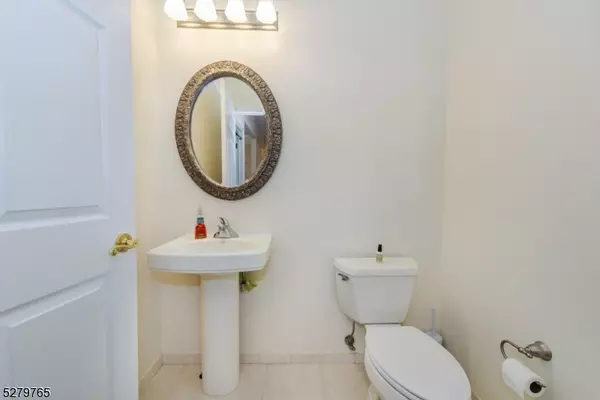 Livingston Twp., NJ 07039,818 Kensington Ln