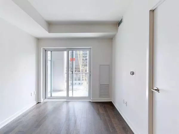 Toronto C02, ON M4W 1L1,1 Yorkville AVE #1801