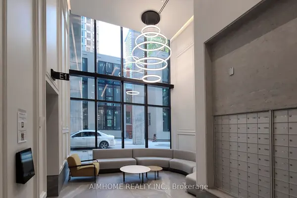 Toronto C08, ON M4Y 1L8,1 Gloucester ST #1816