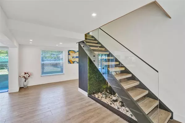 Miami, FL 33162,701 NE 164th St