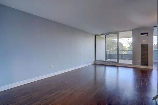 Toronto W04, ON M6M 5A7,75 Emmett AVE #308