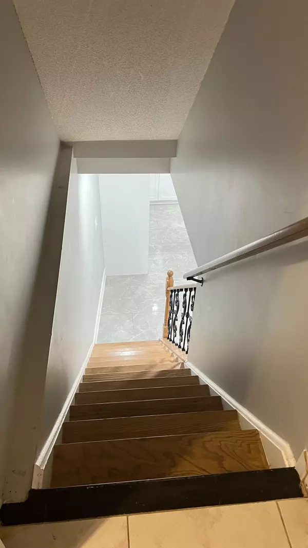 Brampton, ON L6Y 3A7,30 Ashcreek DR #Bsmt