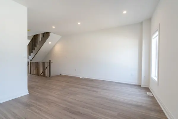 Hamilton, ON L0R 1W0,15 Raspberry LN