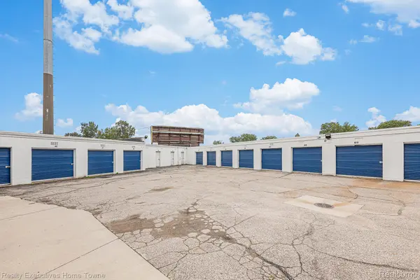 Clinton Township, MI 48035,33833 Garnet ST