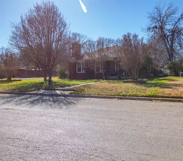 Brownwood, TX 76801,2209 10TH Street