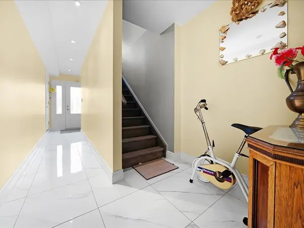 Toronto W06, ON M8W 3T2,132 Browns Line