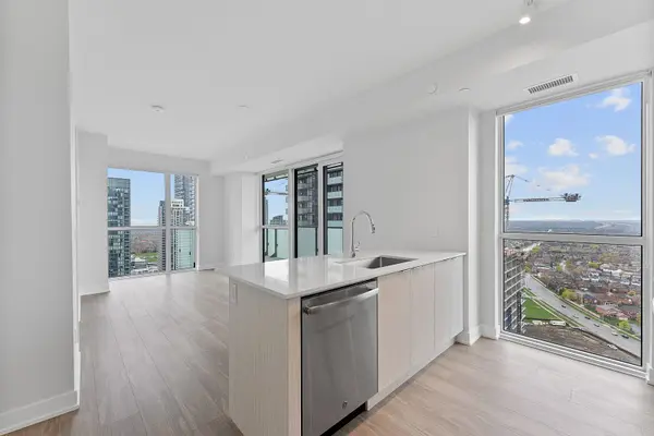 Mississauga, ON L5B 0L6,430 Square One DR #2706