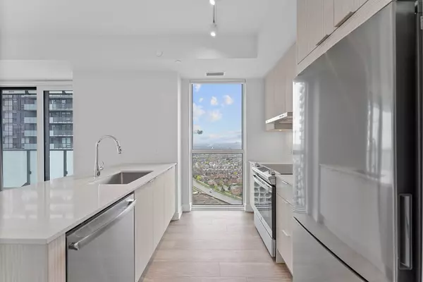 Mississauga, ON L5B 0L6,430 Square One DR #2706