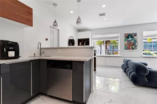 Miami Beach, FL 33139,1460 Ocean Dr #506(406)