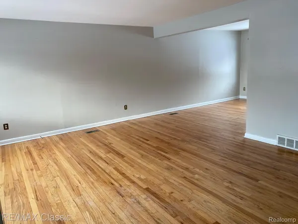 Bloomfield Hills, MI 48304,112 E Hickory Grove RD