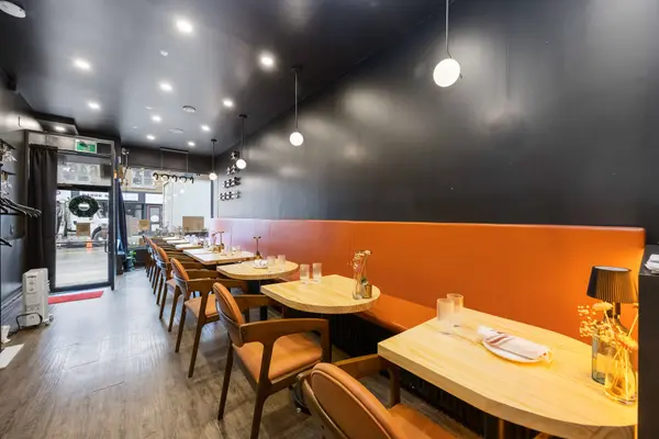 Toronto C01, ON M6J 1E4,646 Queen ST W