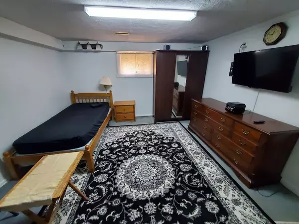 Toronto C07, ON M2R 2X7,73 Regatta CRES