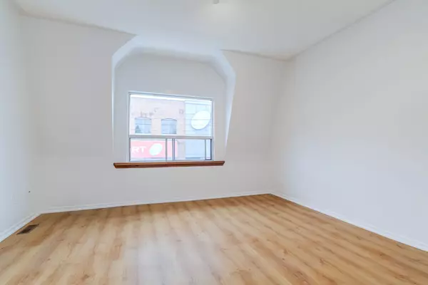 Toronto W02, ON M6P 1X3,2443 dundas ST W #Upper