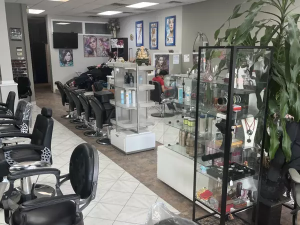 Brampton, ON L7A 2X5,10061 Mclaughlin RD N #4