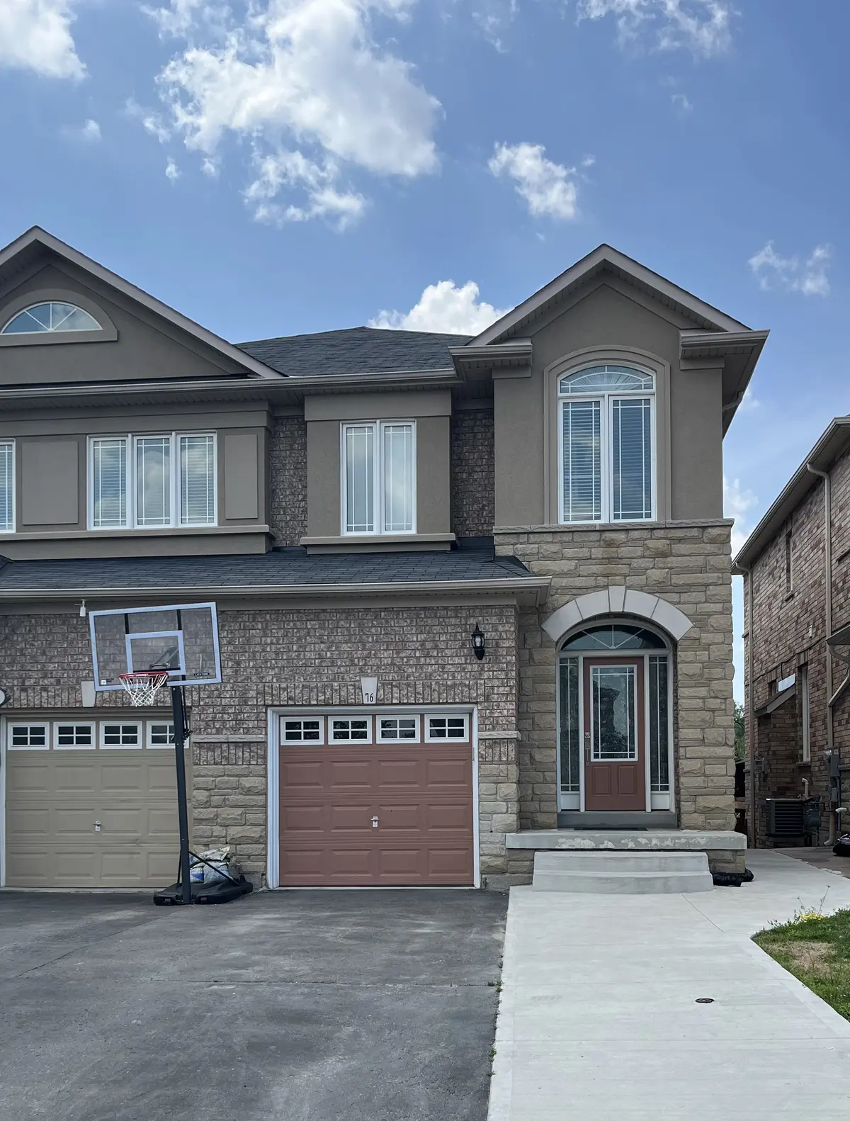 Brampton, ON L6P 3B9,76 Saint Grace CT