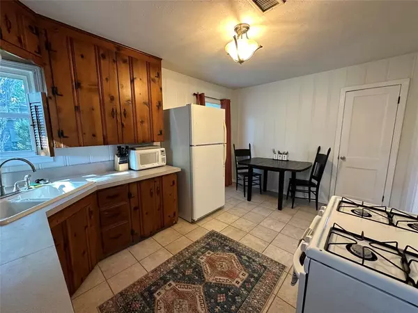 Granbury, TX 76048,501 N Travis Street