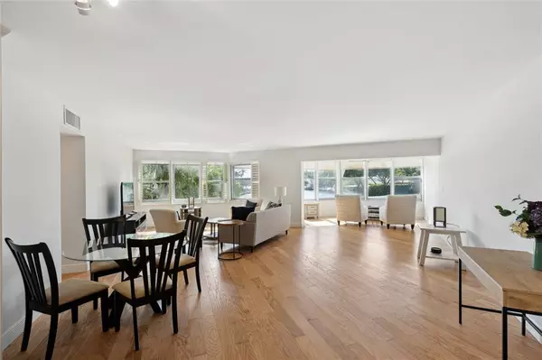 Fort Lauderdale, FL 33301,818 SE 4th St #201