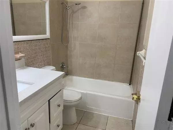 Lauderdale Lakes, FL 33309,4059 NW 31st Ave #3