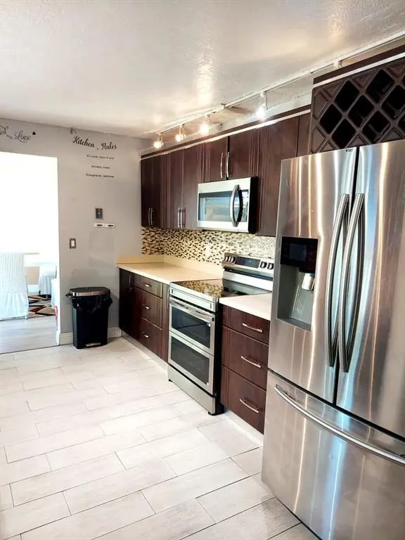 Pembroke Pines, FL 33025,9741 SW 9TH CT