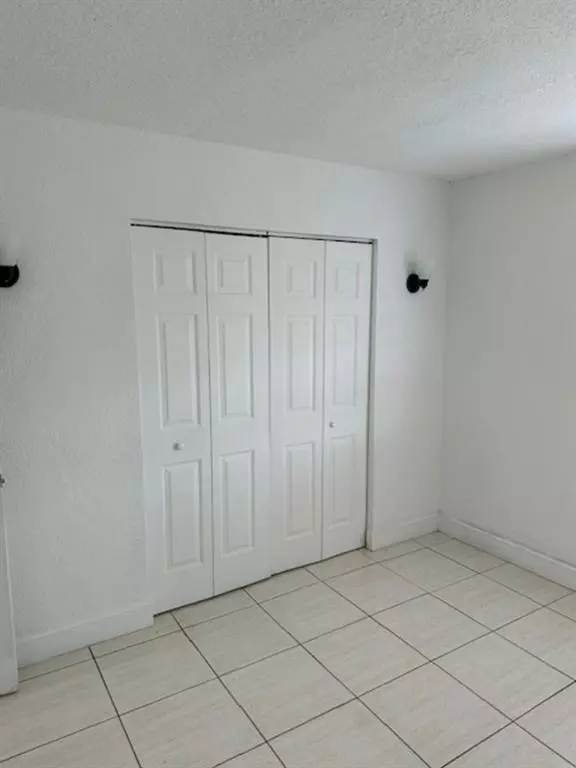 Hialeah, FL 33014,1095 W 77th St #301