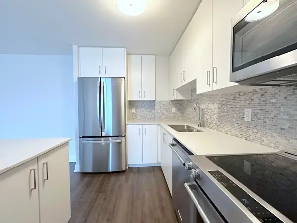 Oakville, ON L6H 0N5,2333 Taunton RD #106