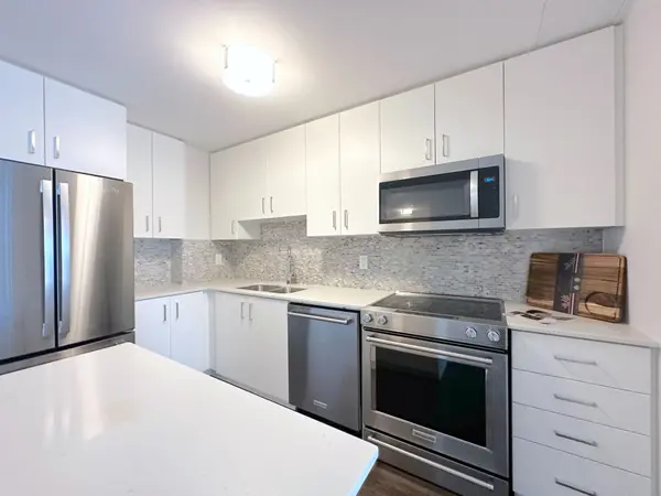 Oakville, ON L6H 0N5,2333 Taunton RD #106