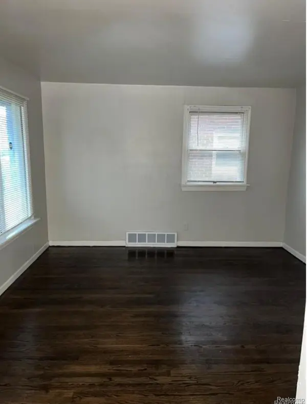 Detroit, MI 48205,15450 Fairmount DR