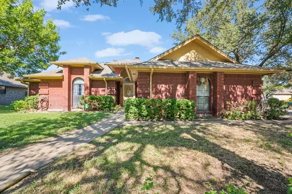 Burleson, TX 76028,153 Sandlewood Lane