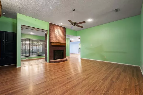 Burleson, TX 76028,153 Sandlewood Lane