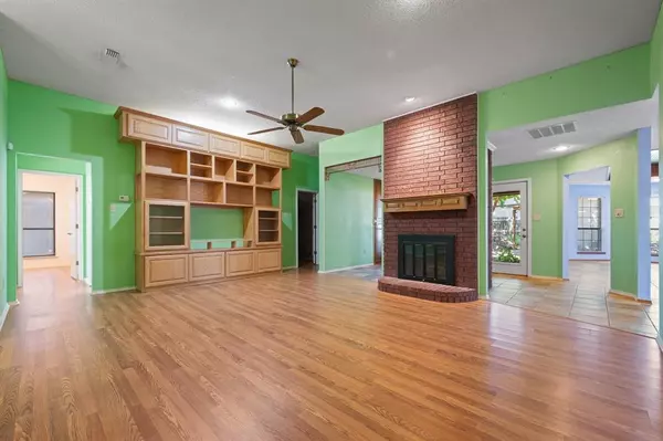 Burleson, TX 76028,153 Sandlewood Lane