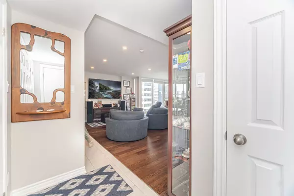 Toronto C01, ON M5G 2H5,55 Centre AVE #2007