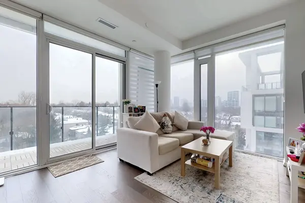 Toronto C10, ON M4S 0B1,5 Soudan AVE #905