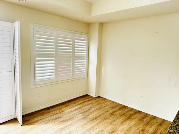 Oshawa, ON L1L 0P9,2554 Barbarolli PATH #112