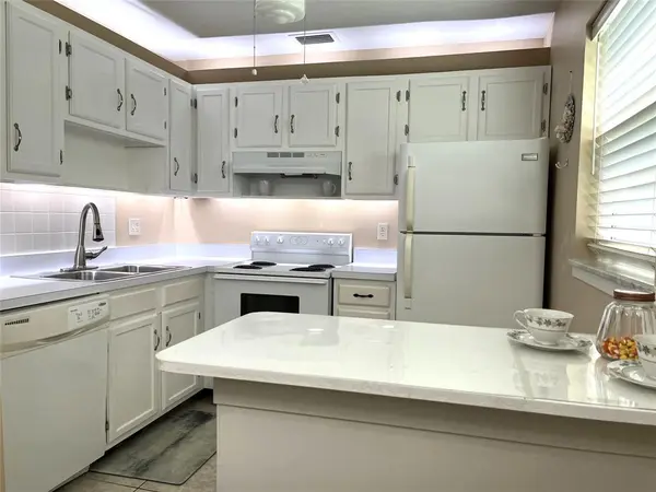 Vero Beach, FL 32962,68 Royal Oak Ct #106