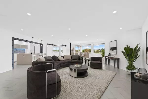 Miami, FL 33179,877 NE 195th St #422