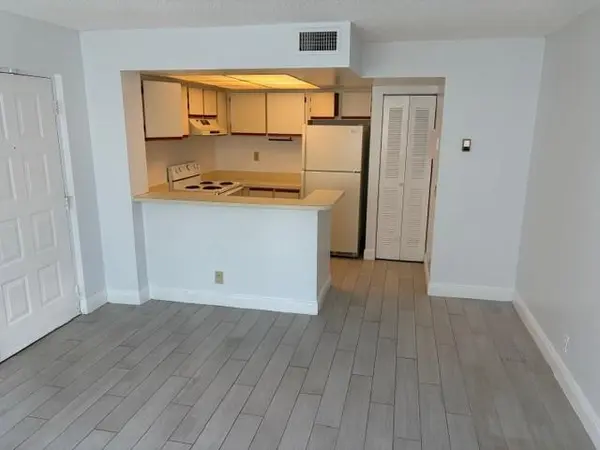 West Palm Beach, FL 33401,752 Executive Center Dr #21