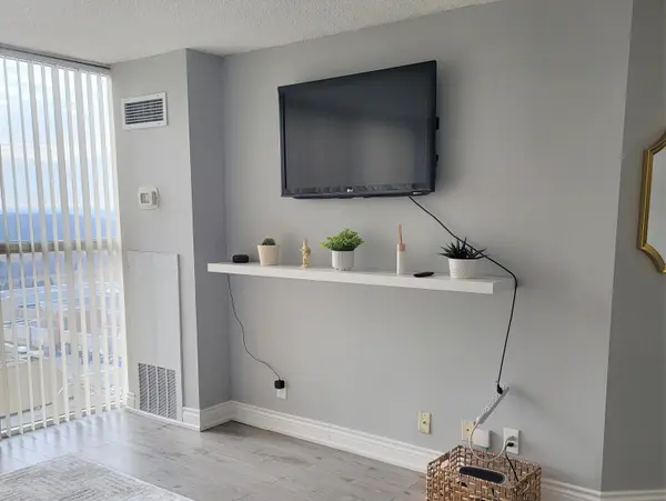 Mississauga, ON L4Z 3K9,25 Trailwood DR #1802