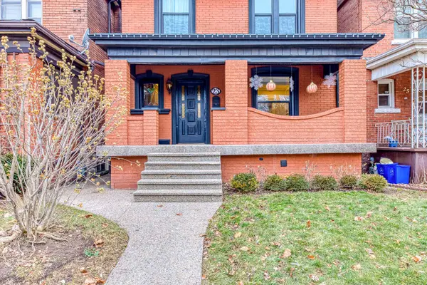 Hamilton, ON L8M 2S9,23 Fairholt RD N